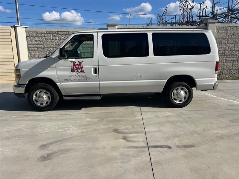 Ford Econoline E-350 XL Super Duty 2010