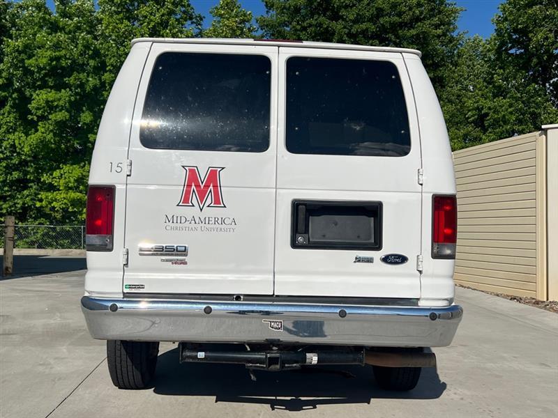 Ford Econoline E-350 XL Super Duty 2010