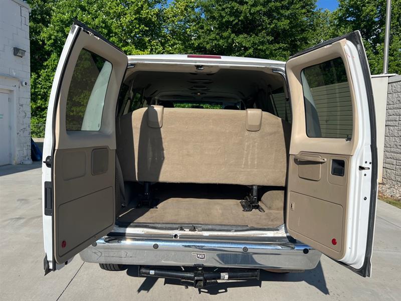 Ford Econoline E-350 XL Super Duty 2010