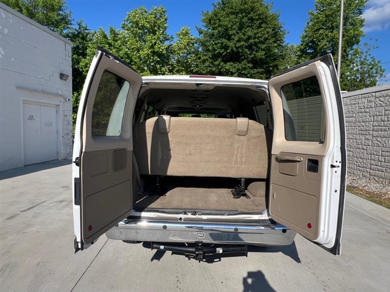 Ford Econoline E-350 XL Super Duty 2010