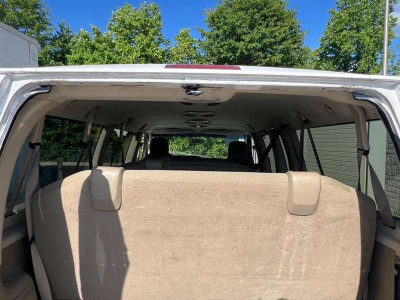 Ford Econoline E-350 XL Super Duty 2010