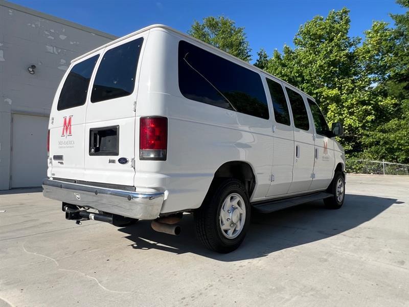 Ford Econoline E-350 XL Super Duty 2010