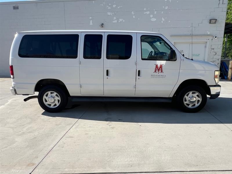 Ford Econoline E-350 XL Super Duty 2010