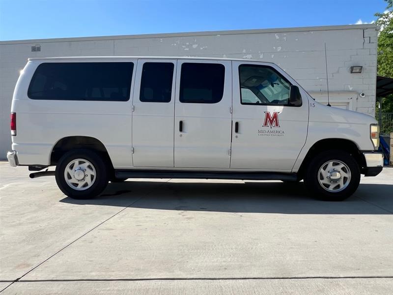 Ford Econoline E-350 XL Super Duty 2010