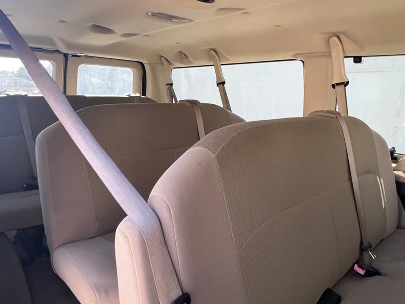 Ford Econoline E-350 XL Super Duty 2010