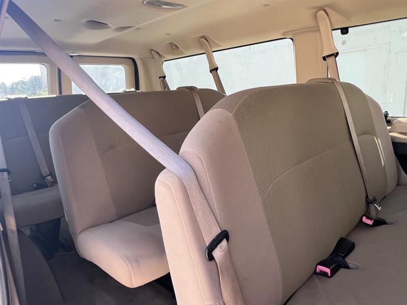 Ford Econoline E-350 XL Super Duty 2010