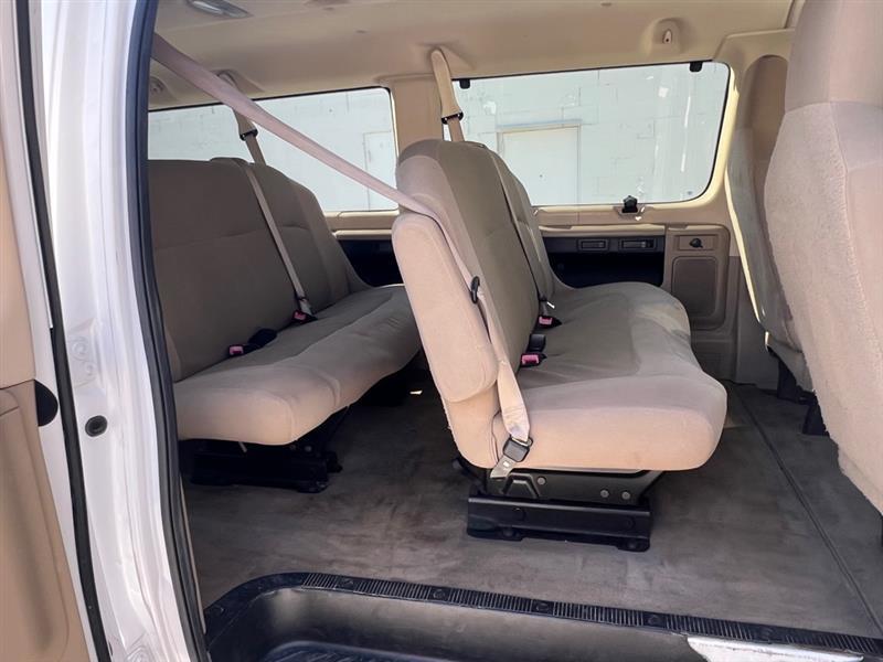 Ford Econoline E-350 XL Super Duty 2010