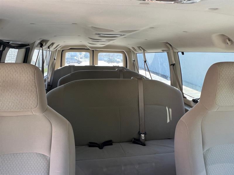 Ford Econoline E-350 XL Super Duty 2010
