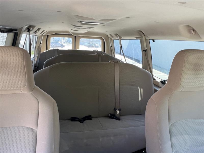 Ford Econoline E-350 XL Super Duty 2010