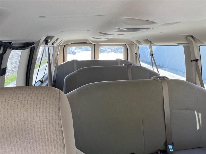 Ford Econoline E-350 XL Super Duty 2010