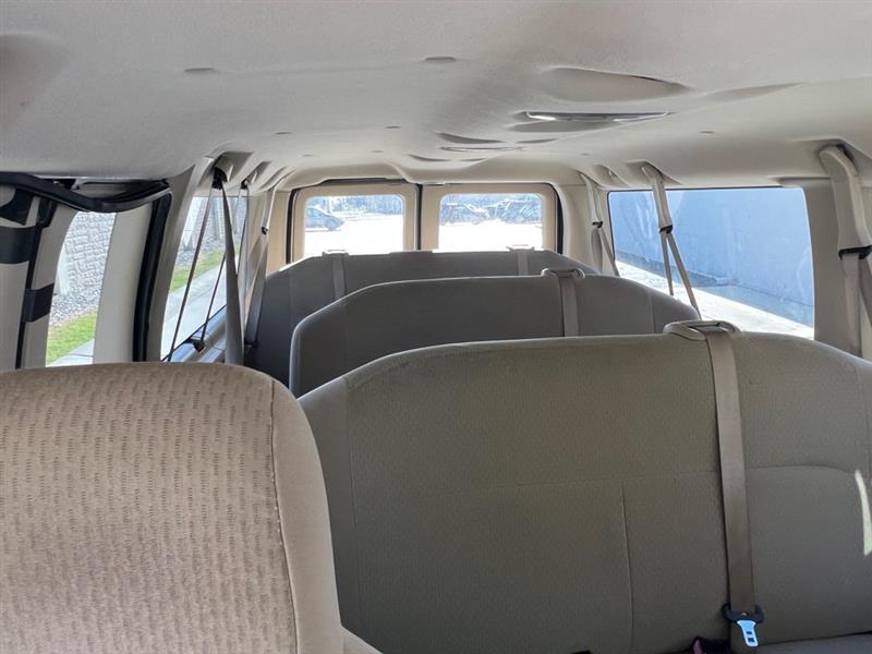 Ford Econoline E-350 XL Super Duty 2010