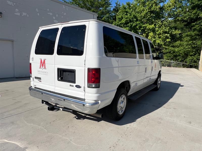 Ford Econoline E-350 XL Super Duty 2010