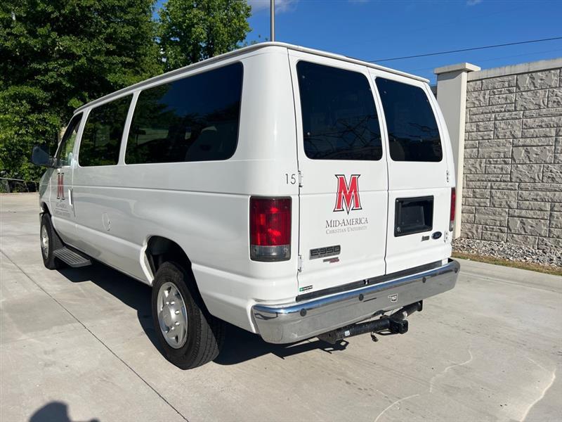 Ford Econoline E-350 XL Super Duty 2010