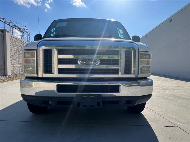Ford Econoline E-350 XL Super Duty 2010