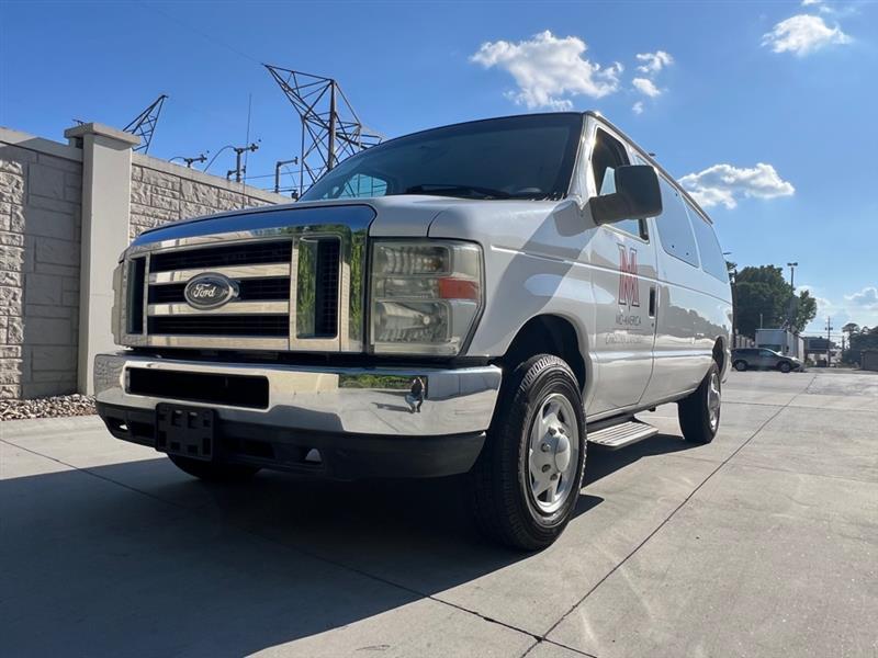 Ford Econoline E-350 XL Super Duty 2010