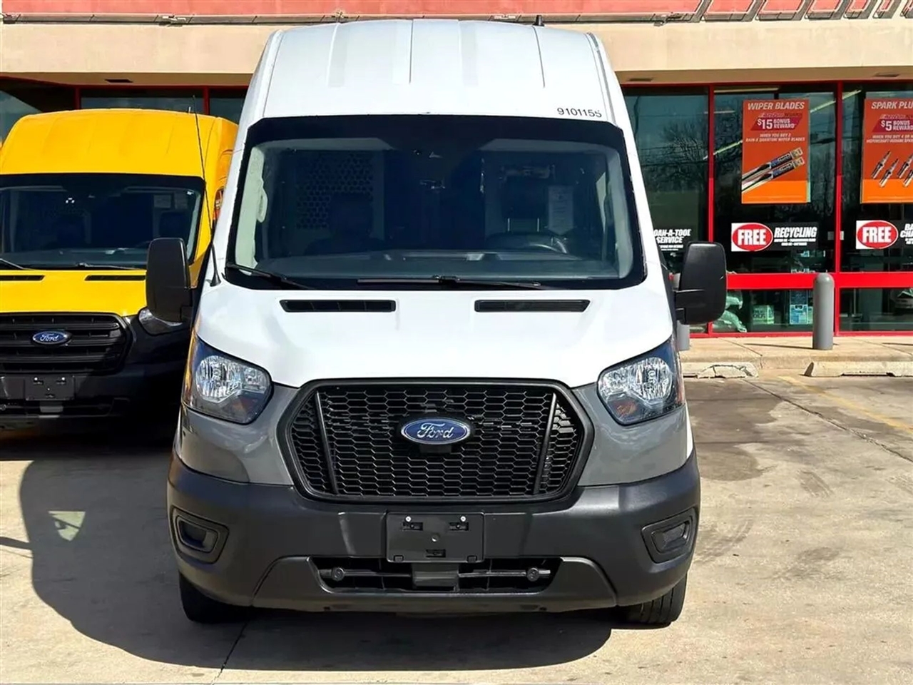 Ford Transit 250 Van Low Roof w/Sliding Pass. 130-in. WB 2021