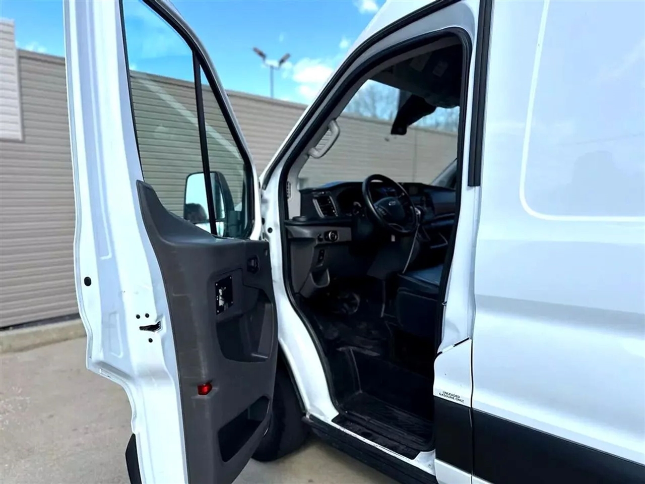 Ford Transit 250 Van Low Roof w/Sliding Pass. 130-in. WB 2021