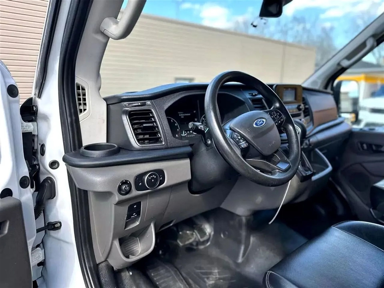 Ford Transit 250 Van Low Roof w/Sliding Pass. 130-in. WB 2021