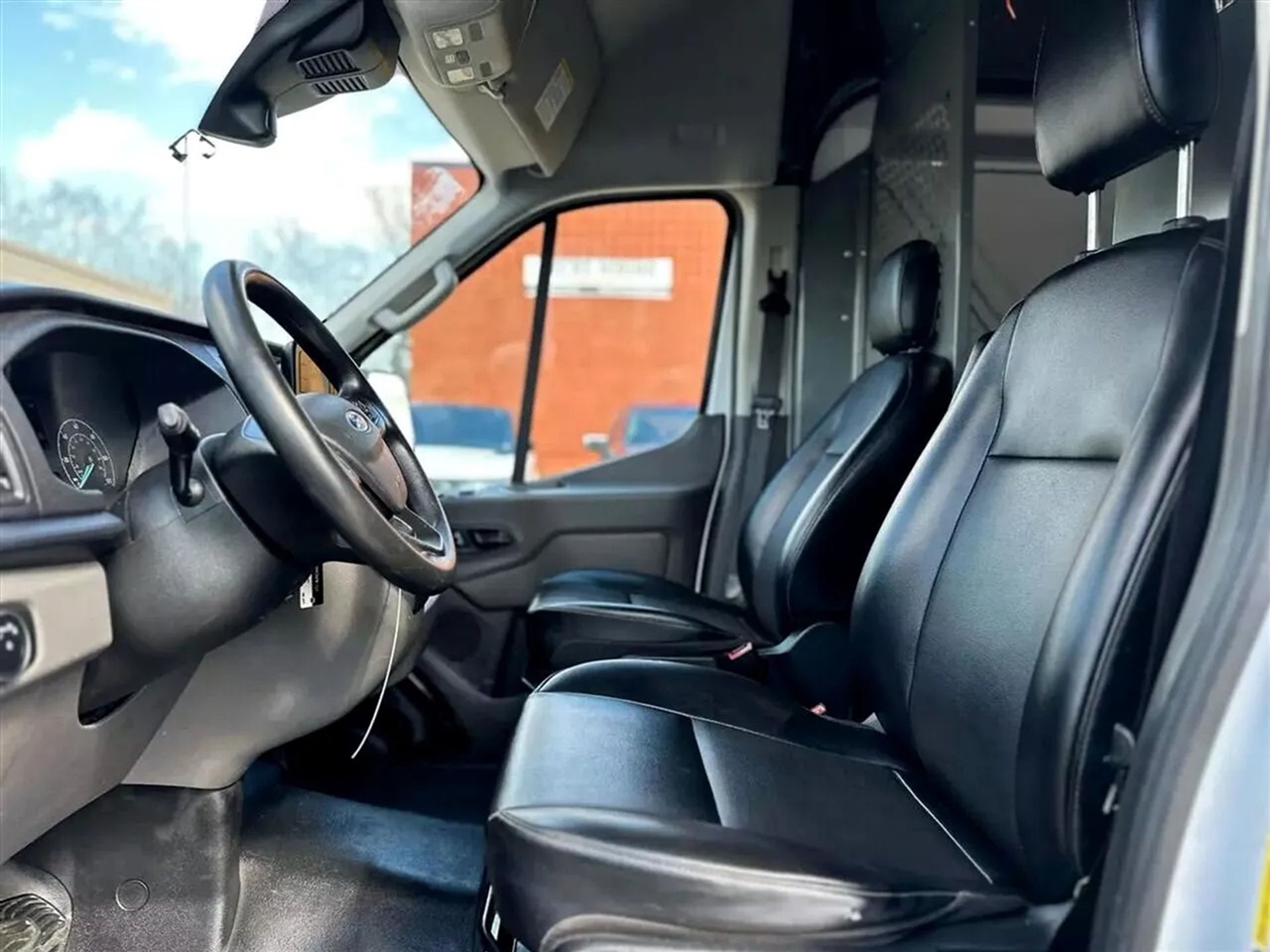 Ford Transit 250 Van Low Roof w/Sliding Pass. 130-in. WB 2021