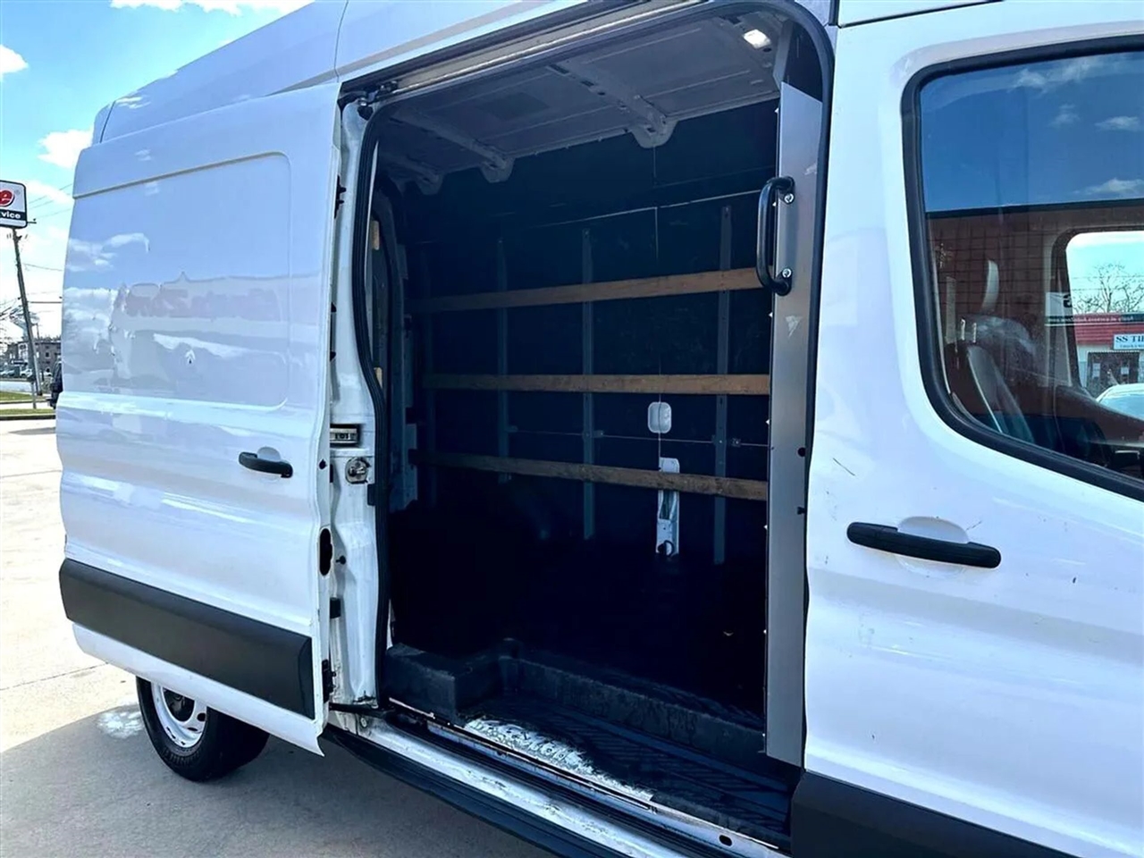 Ford Transit 250 Van Low Roof w/Sliding Pass. 130-in. WB 2021