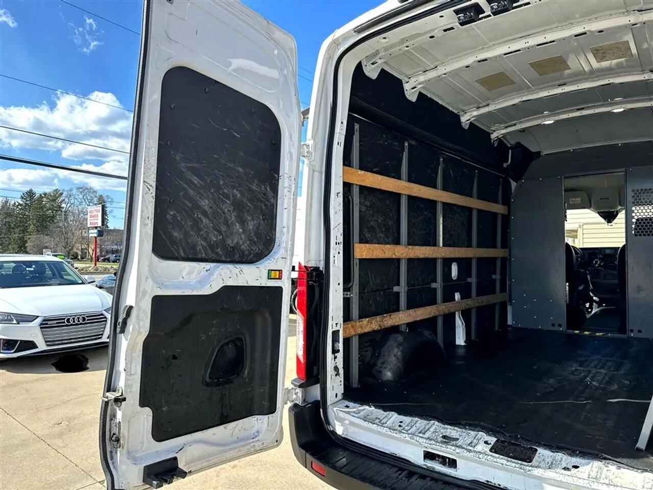 Ford Transit 250 Van Low Roof w/Sliding Pass. 130-in. WB 2021