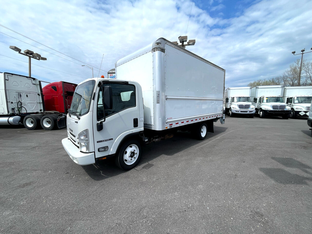 2018 Isuzu NPR photo 2
