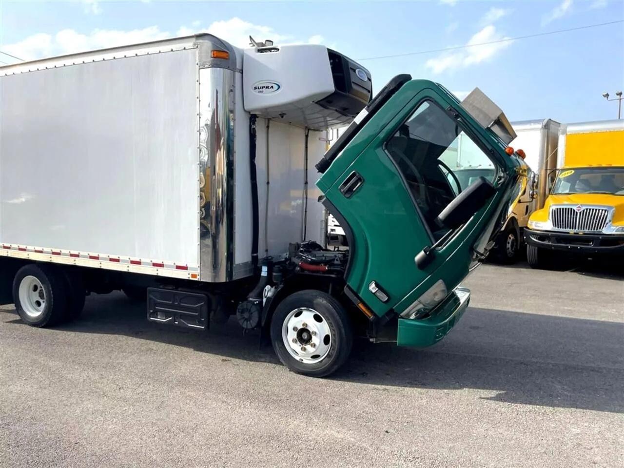 Isuzu NPR  2019