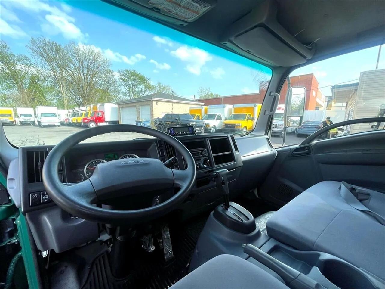 Isuzu NPR  2019