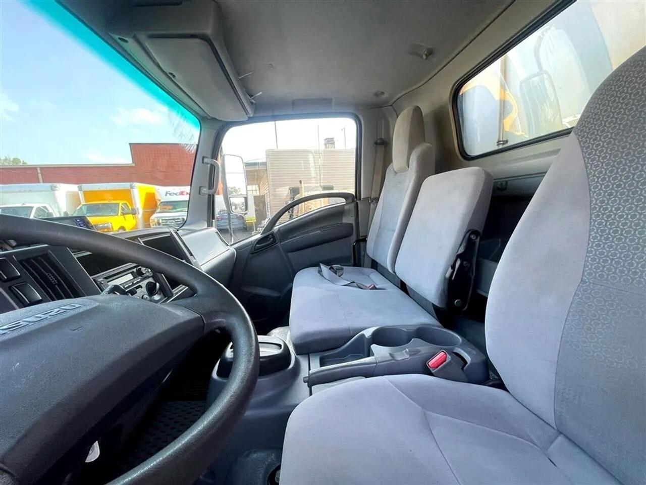 Isuzu NPR  2019
