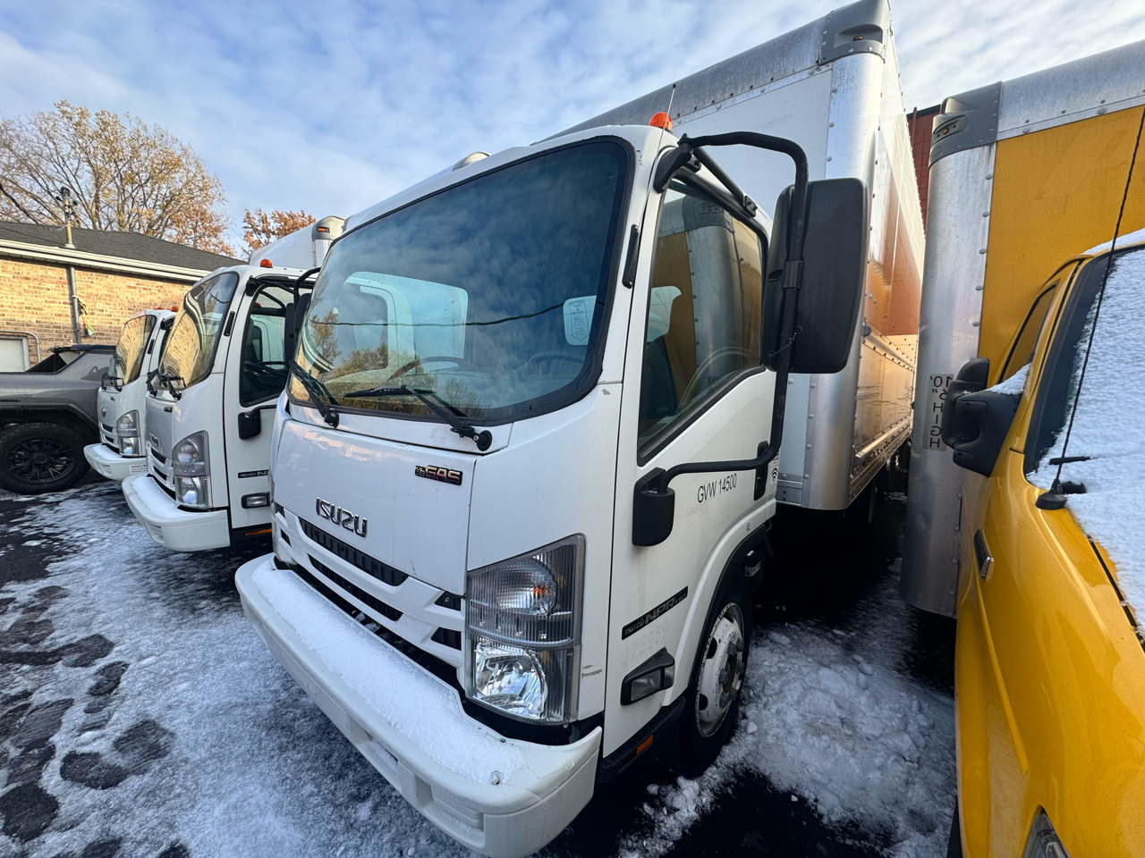 2018 Isuzu NPR photo 2