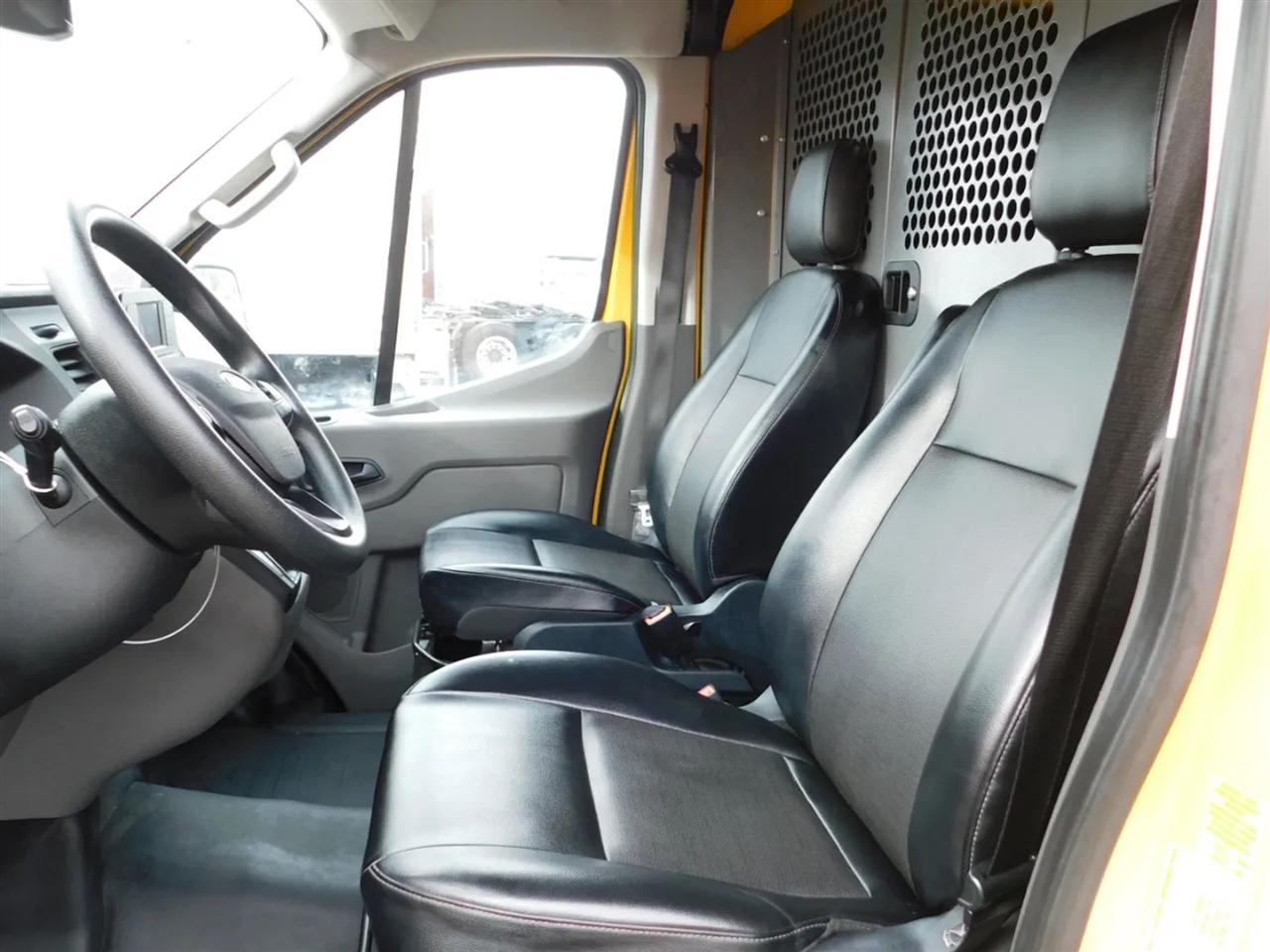 Ford Transit 250 Van Low Roof w/Sliding Pass. 130-in. WB 2020
