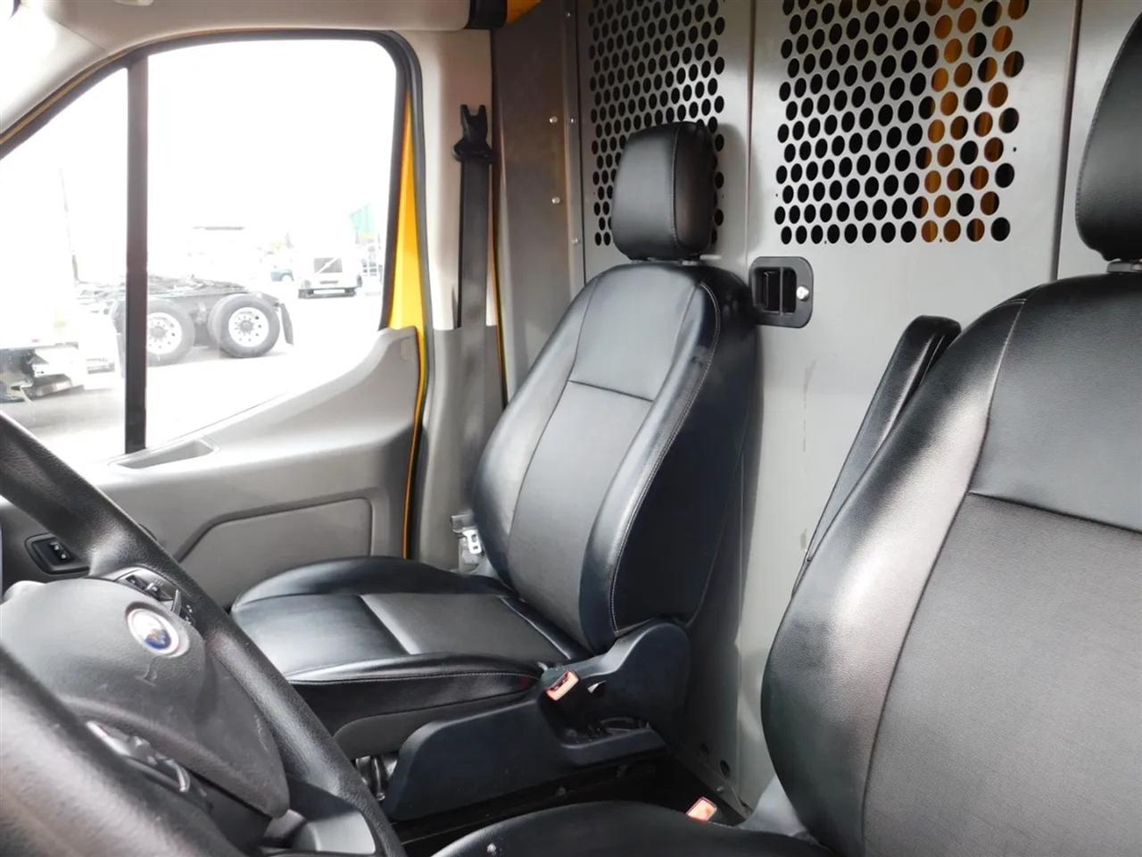 Ford Transit 250 Van Low Roof w/Sliding Pass. 130-in. WB 2020