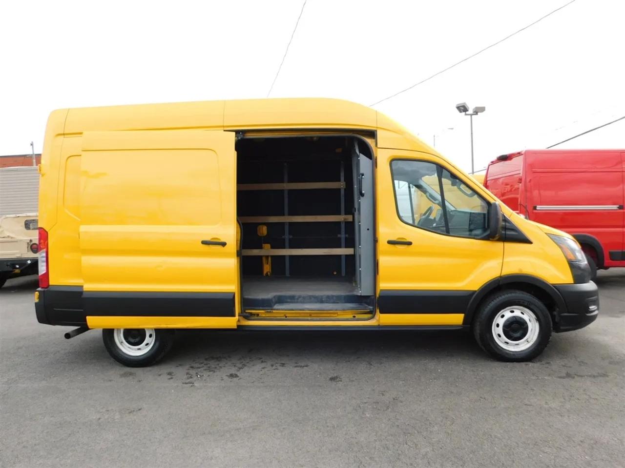 Ford Transit 250 Van Low Roof w/Sliding Pass. 130-in. WB 2020