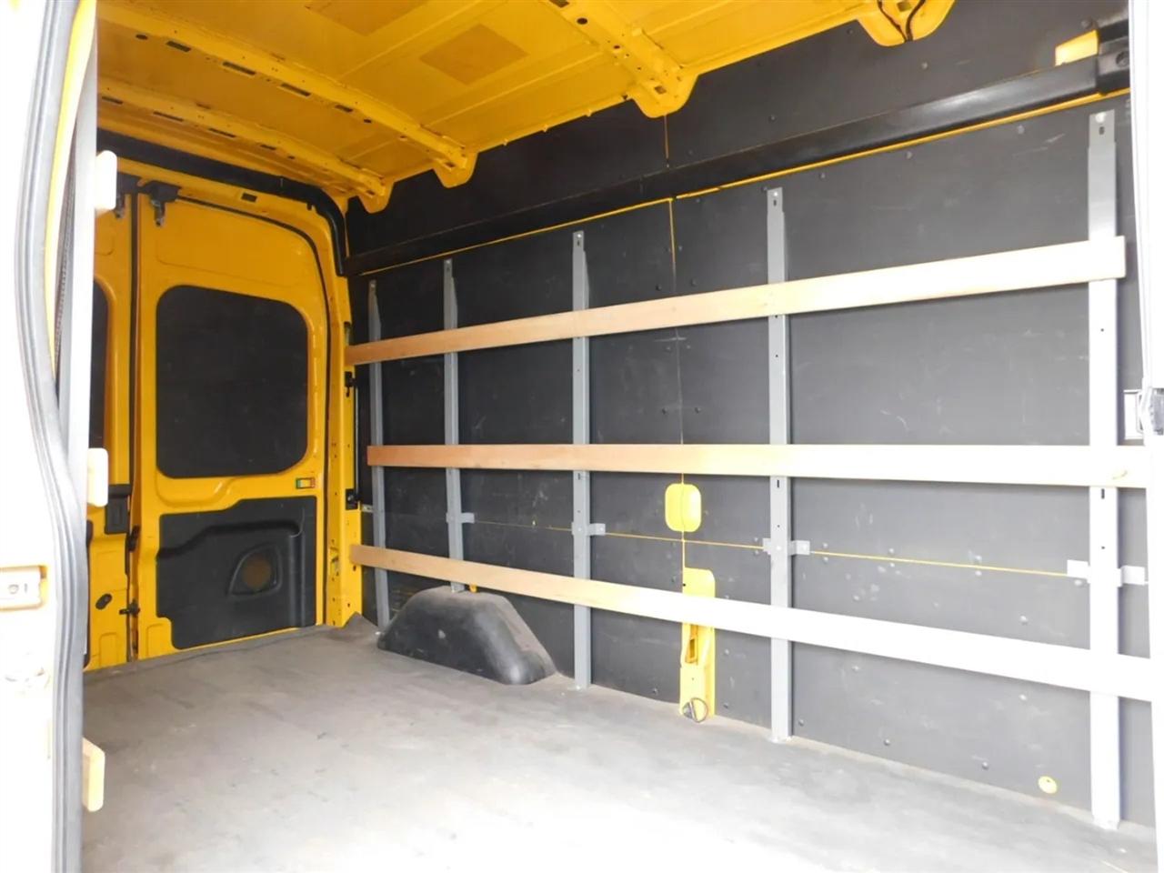 Ford Transit 250 Van Low Roof w/Sliding Pass. 130-in. WB 2020