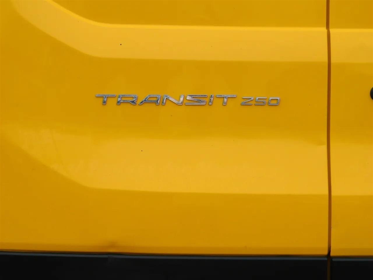 Ford Transit 250 Van Low Roof w/Sliding Pass. 130-in. WB 2020