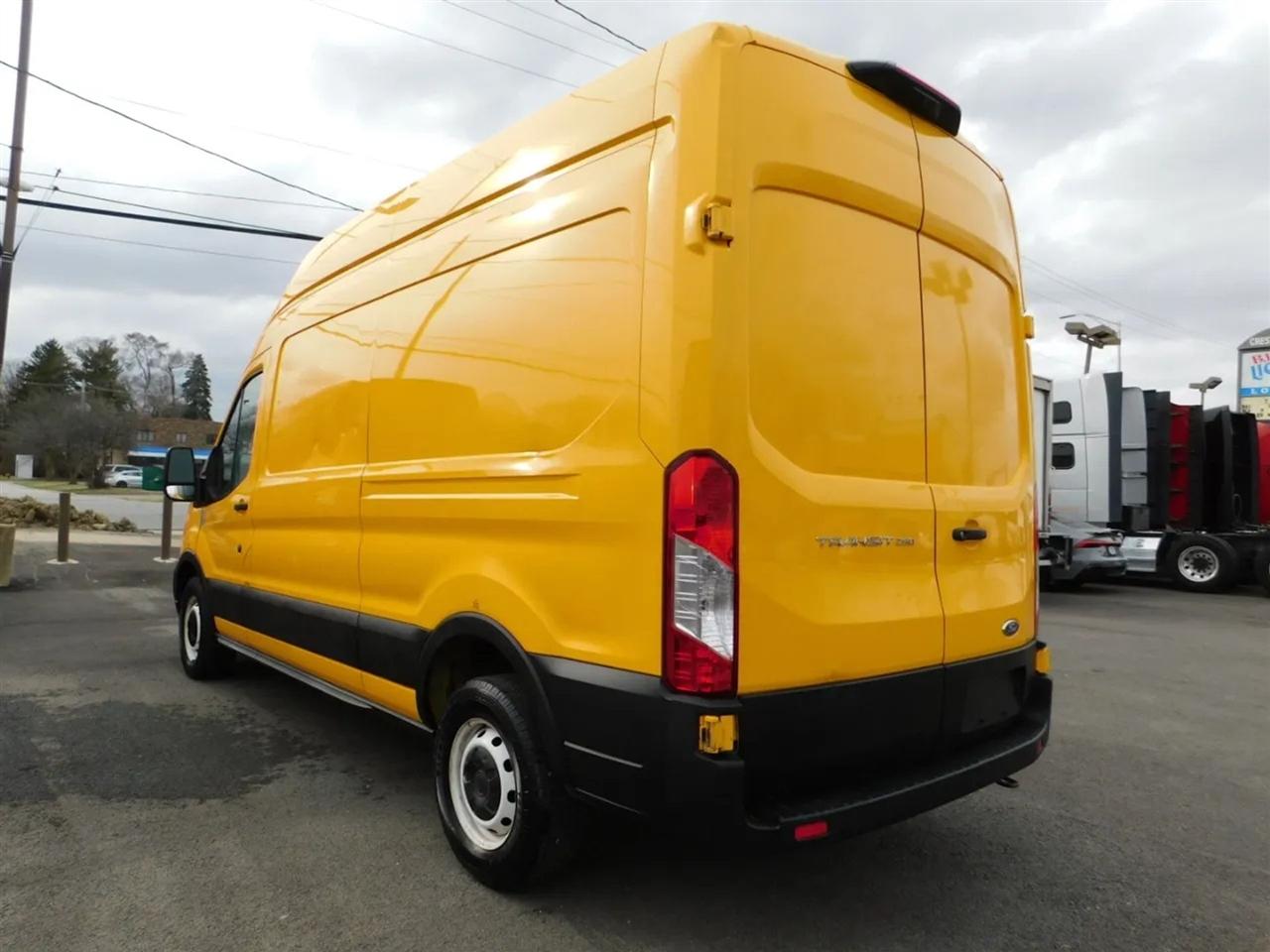 Ford Transit 250 Van Low Roof w/Sliding Pass. 130-in. WB 2020