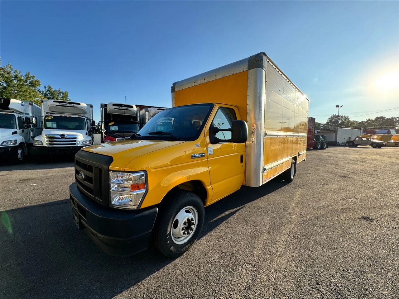 2022 Ford E-350 photo 3