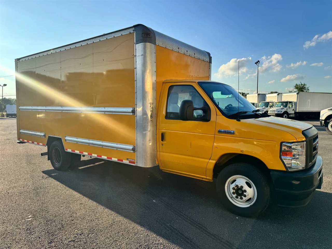 2022 Ford E-350 photo 4