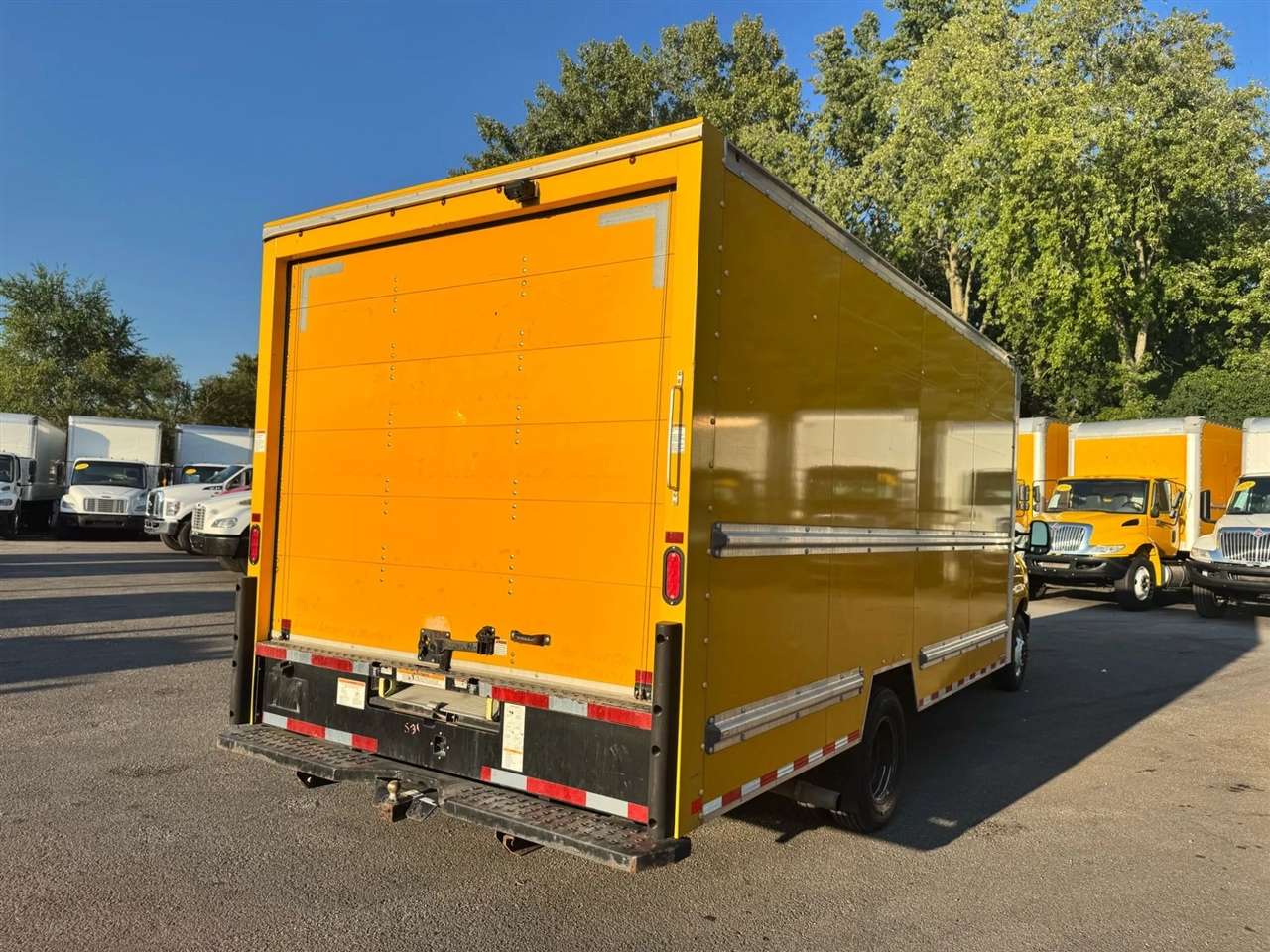 2022 Ford E-350 photo 7