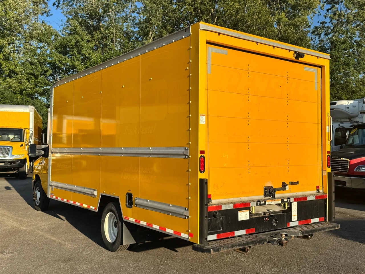 2022 Ford E-350 photo 8