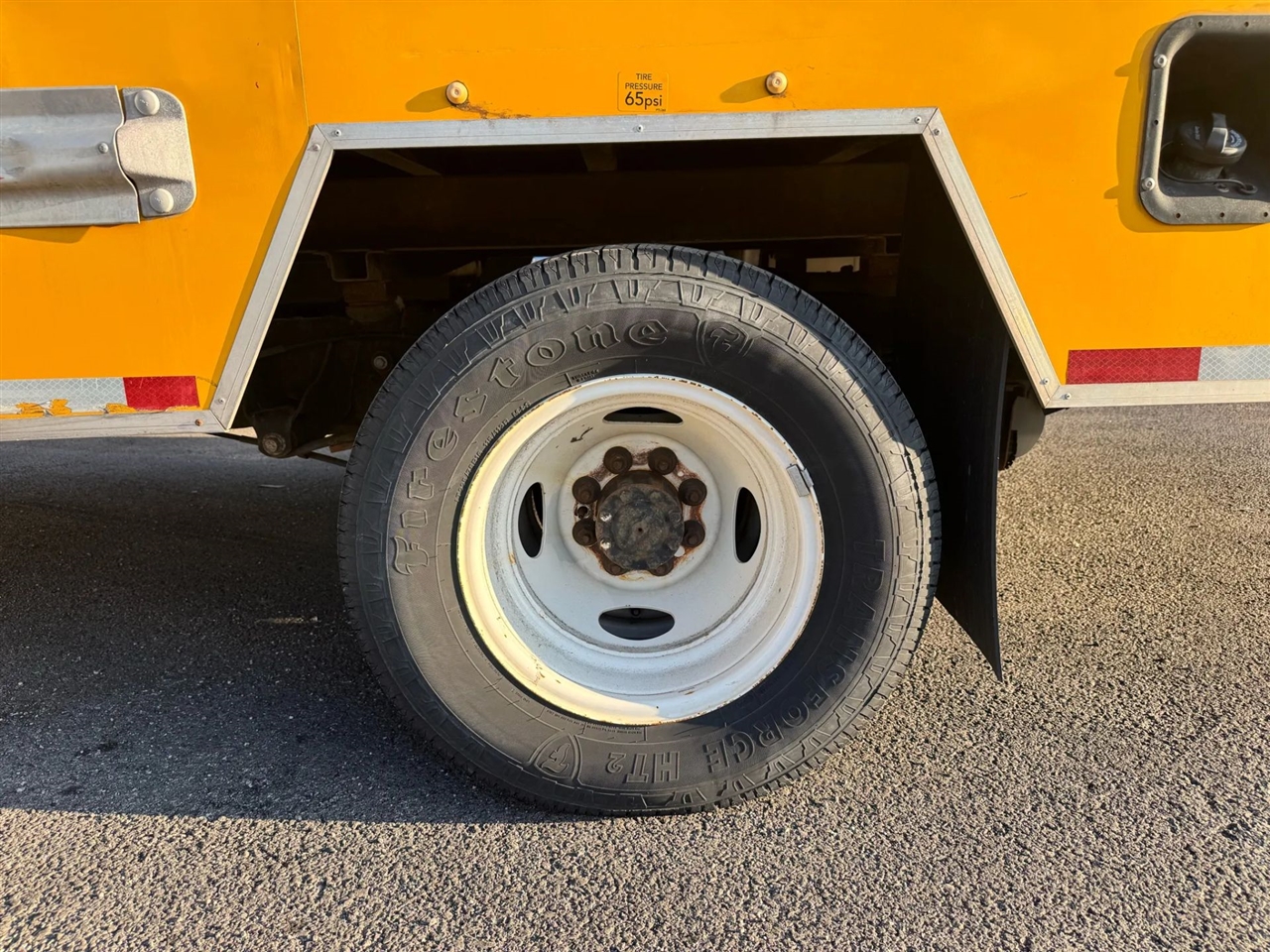 2022 Ford E-350 photo 11