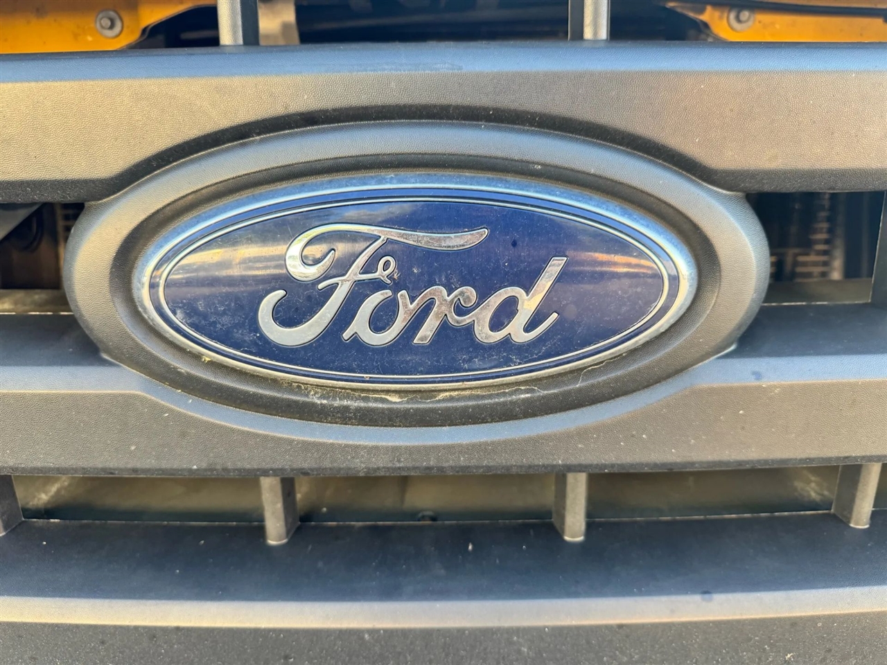 2022 Ford E-350 photo 12
