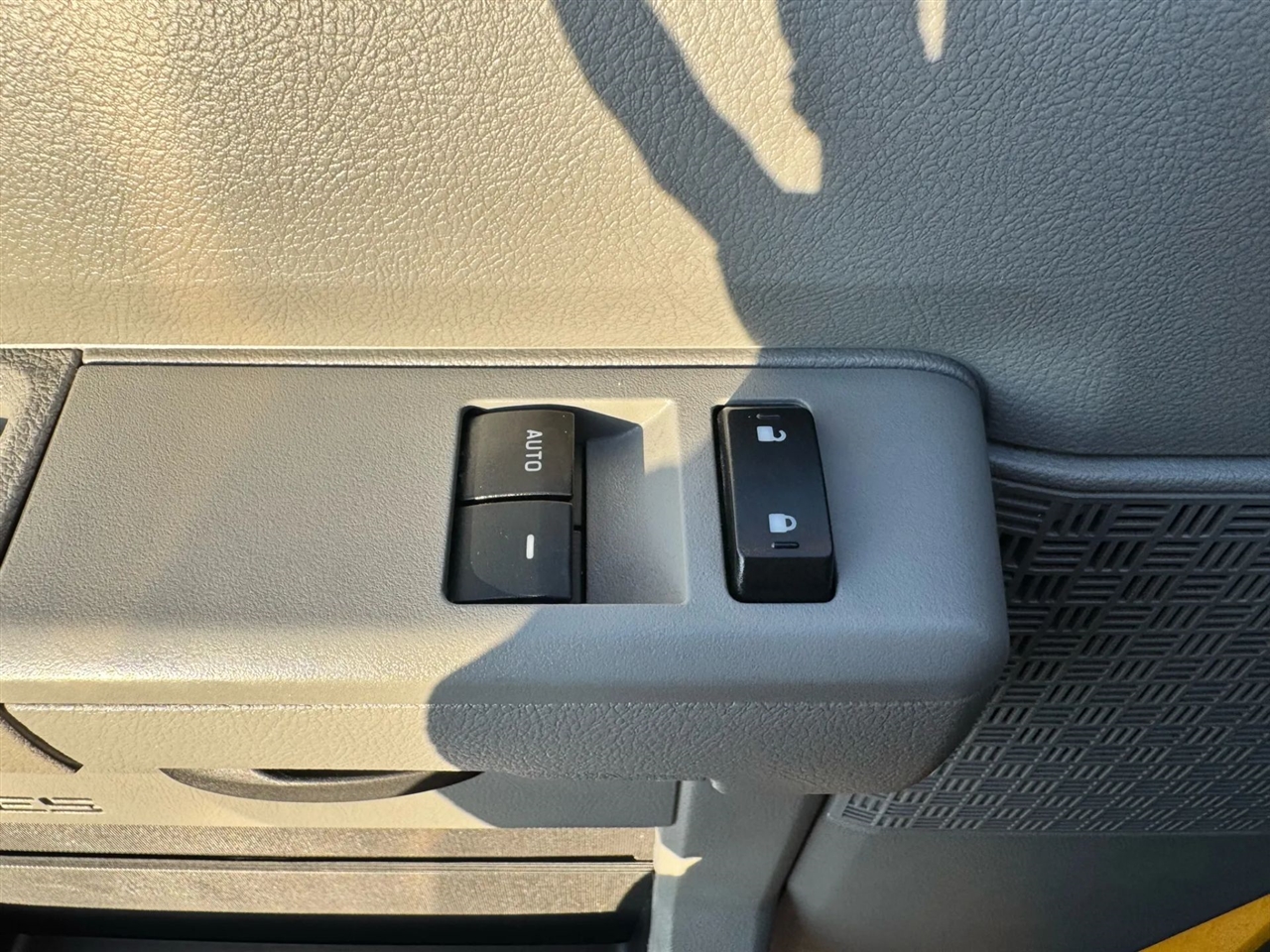 2022 Ford E-350 photo 16