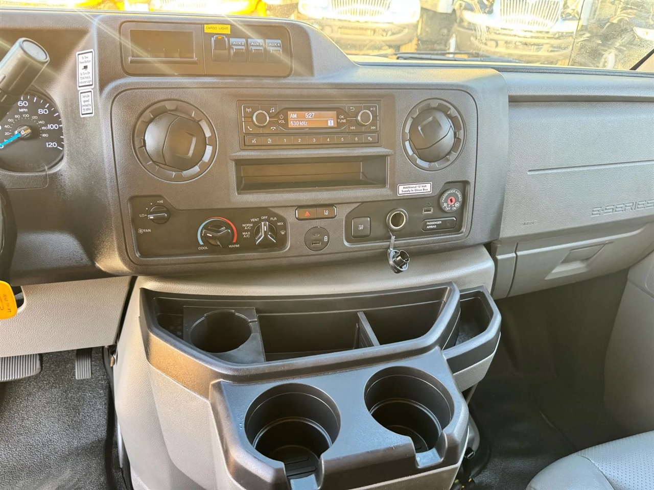 2022 Ford E-350 photo 18