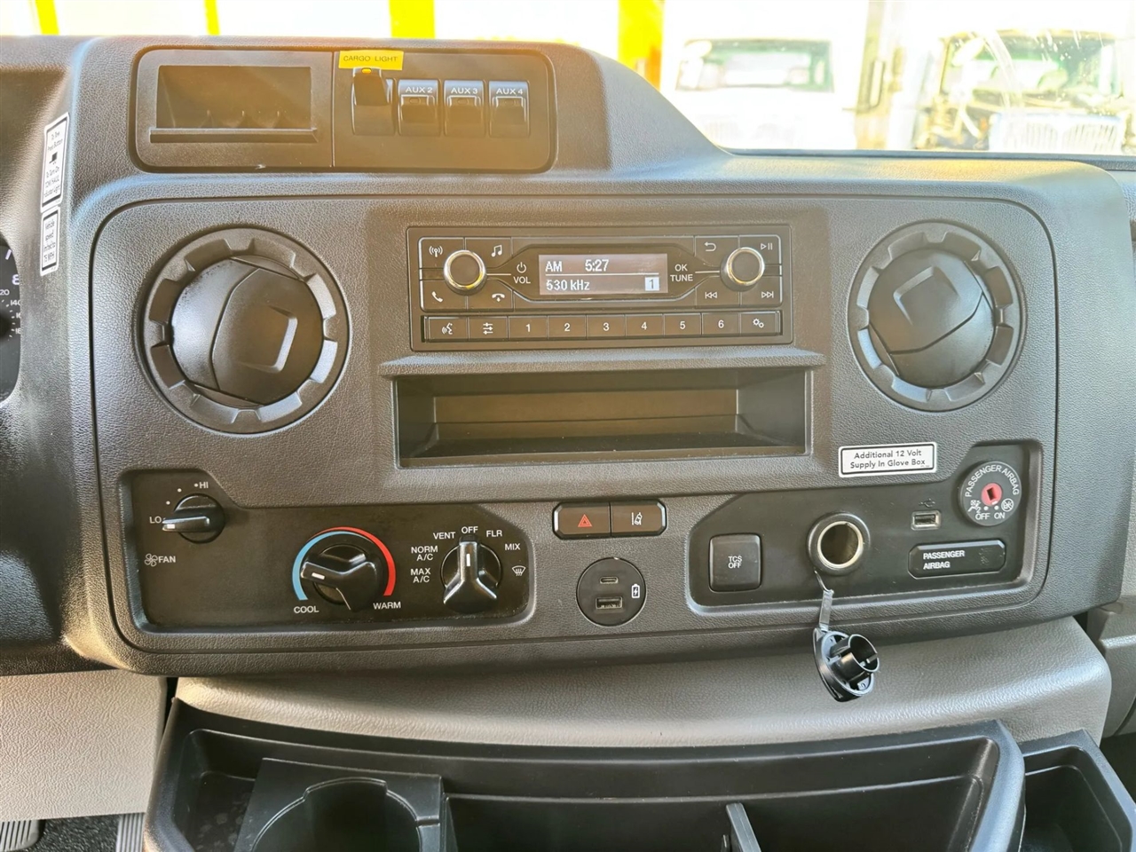 2022 Ford E-350 photo 19