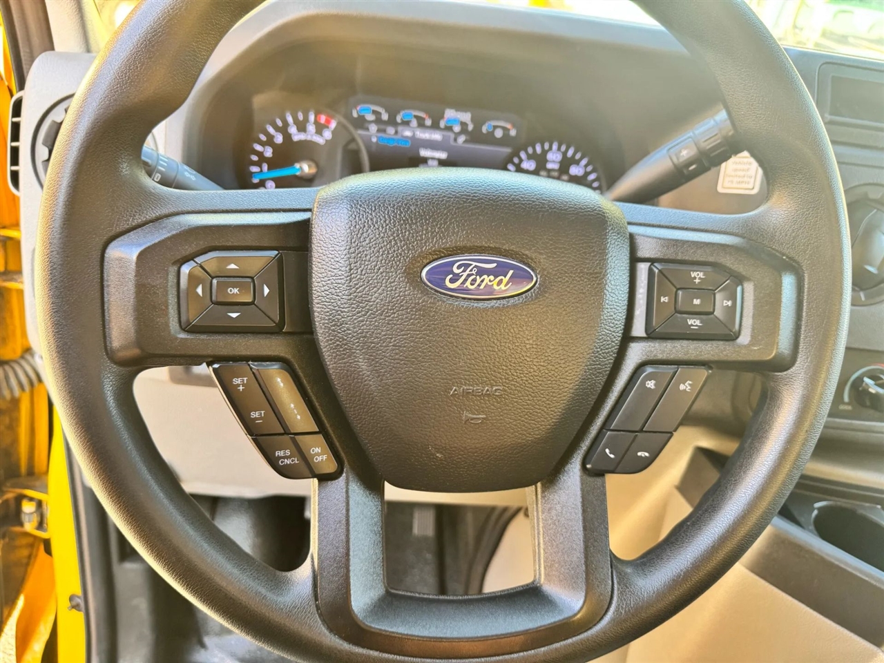2022 Ford E-350 photo 21