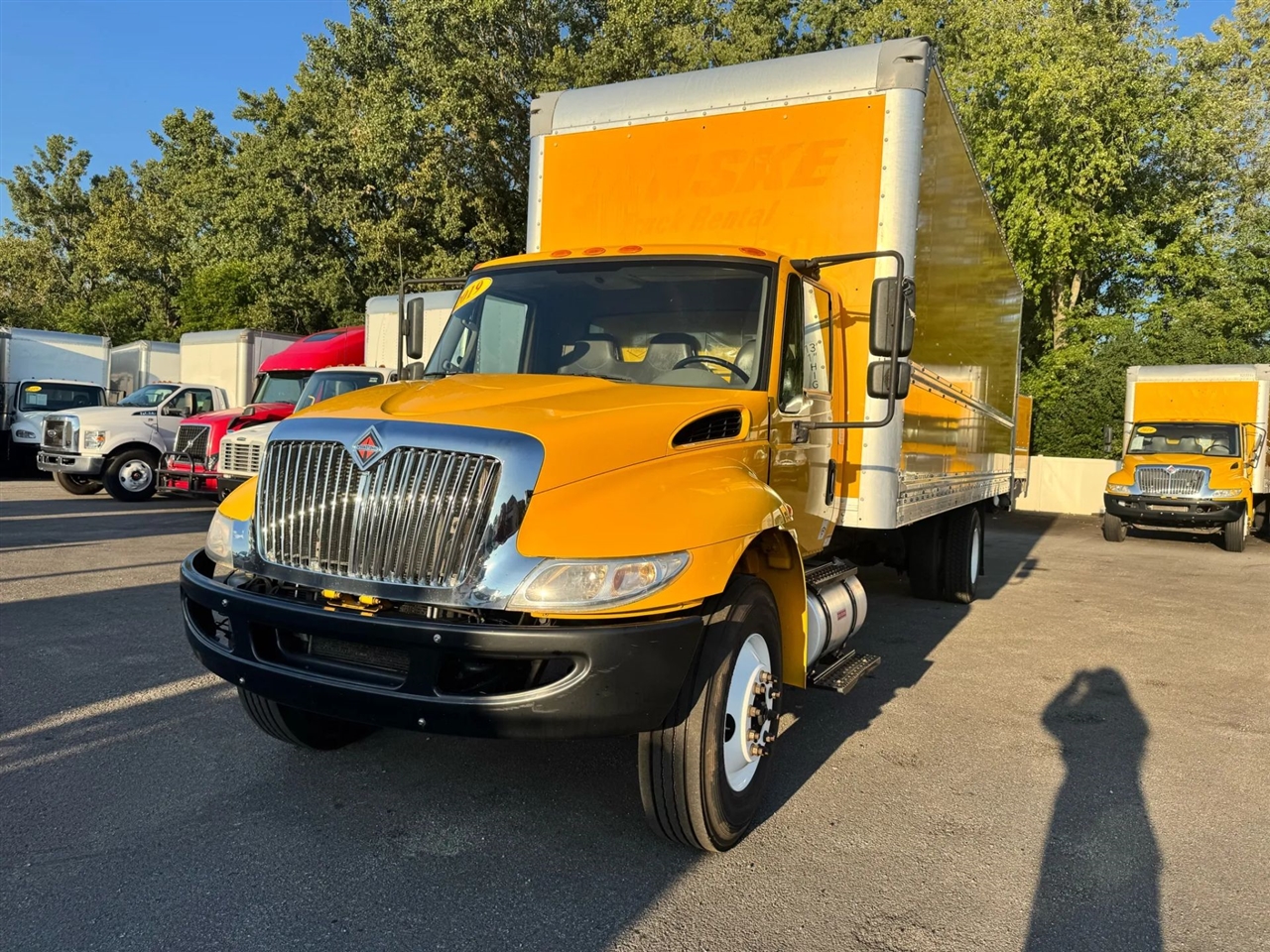 2019 International 4300 DuraStar 4300 photo 2