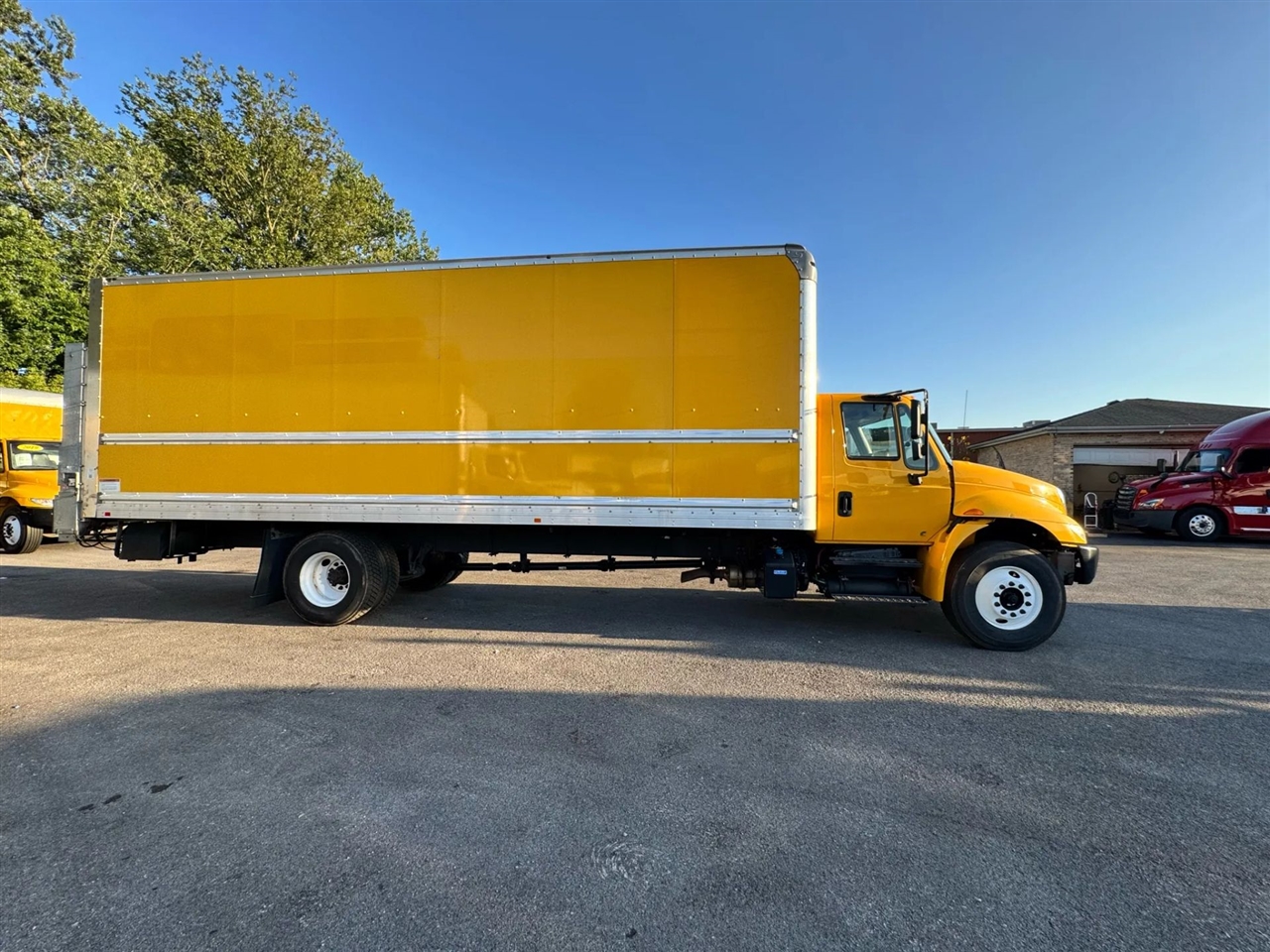 2019 International 4300 DuraStar 4300 photo 4