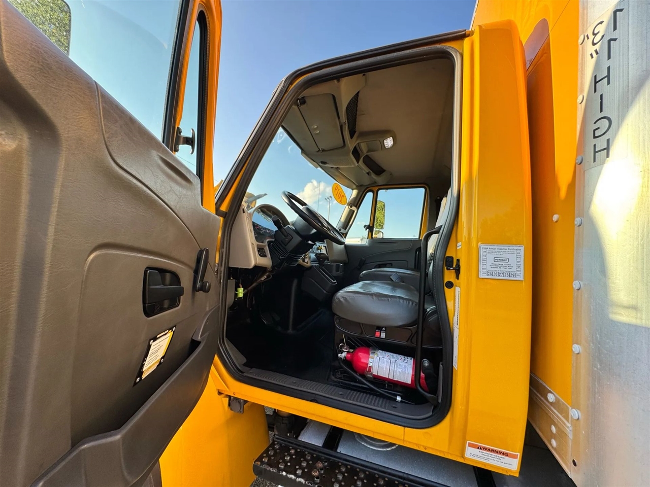 2019 International 4300 DuraStar 4300 photo 21