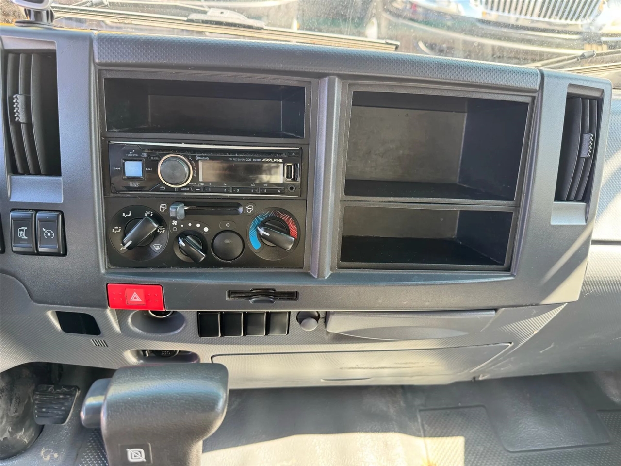 2018 Isuzu NQR photo 29